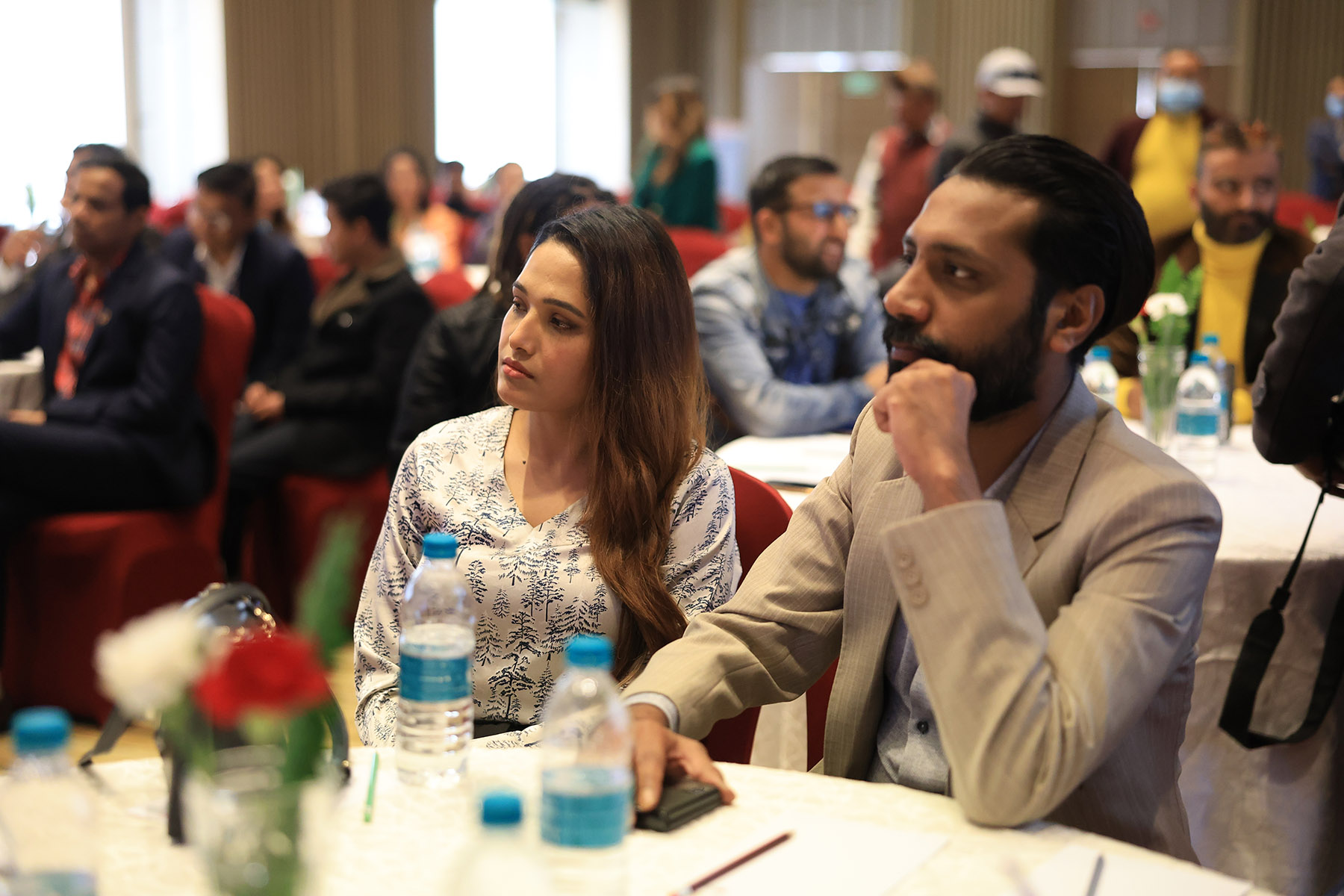 मंसिर ४ गते हुने प्रतिनिधि सभा सदस्य तथा प्रदेश सभा सदस्य निर्वाचनको सन्दर्भमा निर्वाचन आयोगले कलाकारहरूसँग आयोजना गरेको अन्तरक्रिया कार्यक्रममा सहभागी कलाकारहरू र अन्य सहभागी