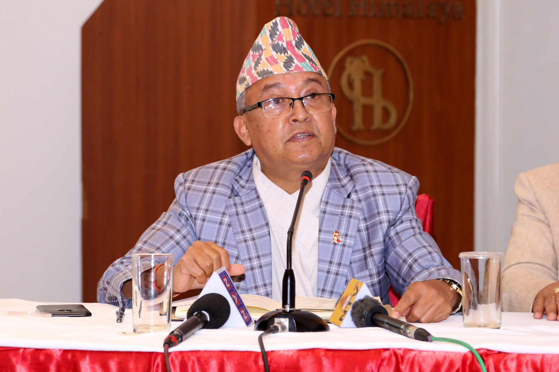 जिम्मेवारीको गरिमा र मर्यादालाई कायम राखेर काम गर्न कर्मचारीहरूलाई प्रमुख निर्वाचन आयुक्तको विशेष निर्देशन