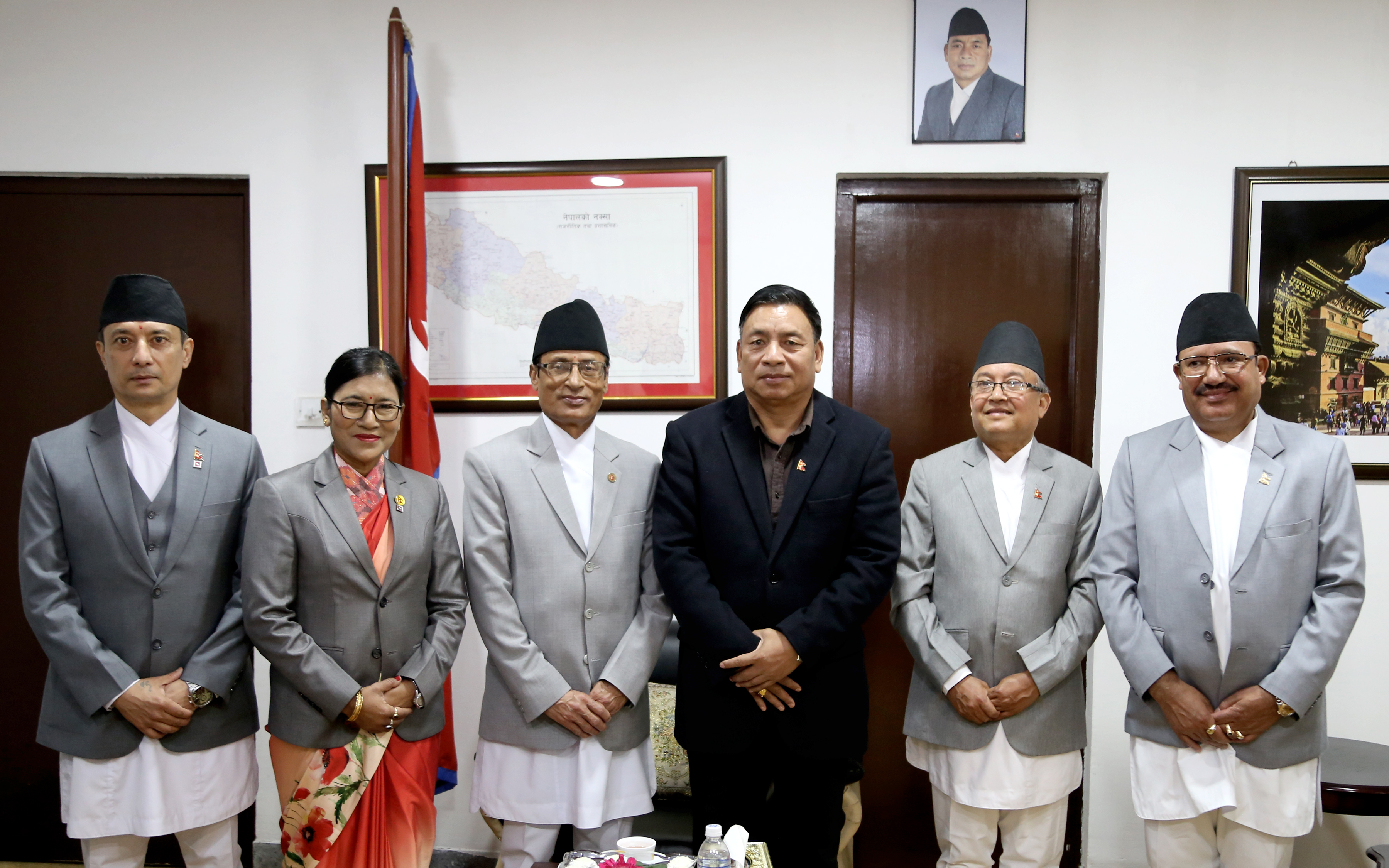 निर्वाचन सम्पन्न भएको अवसरमा सम्माननीय उपराष्ट्रपतिसँग आयोगका पदाधिकारीको भेटघाट