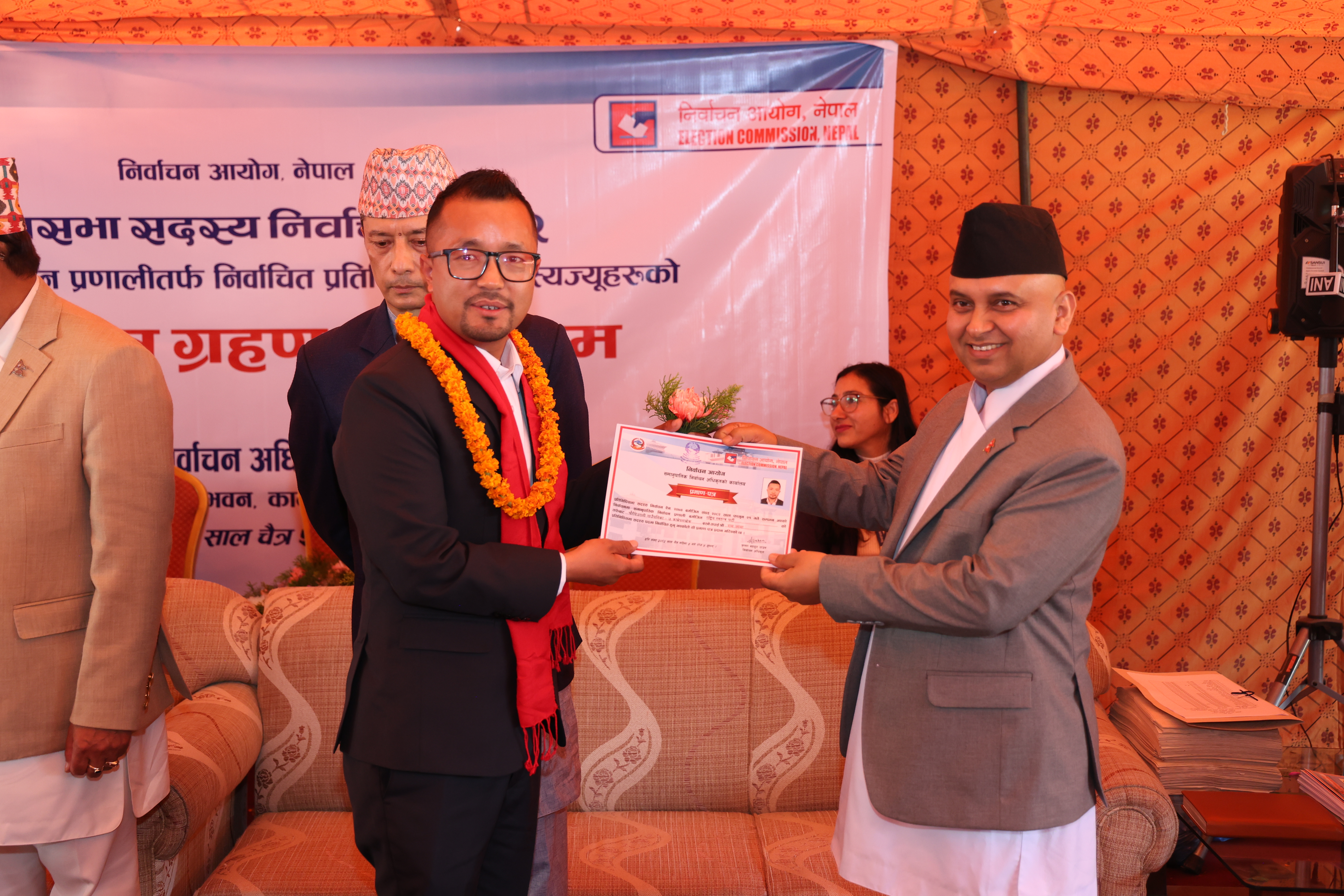 प्रतिनिधिसभा सदस्य निर्वाचन, २०८२ अन्तर्गत समानुपातिक निर्वाचन प्रणालीबाट निर्वाचित सदस्यहरुलाई निर्वाचितको प्रमाणपत्र हस्तान्तरण कार्यक्रम (तस्बिरहरू)