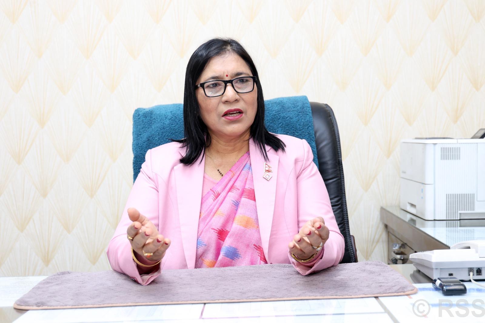 स्वास्थ्य स्वयंसेविकामार्फत दिइएको मतदाता शिक्षा प्रभावकारी देखिएको छः निर्वाचन आयुक्त डा. जानकी कुमारी तुलाधर